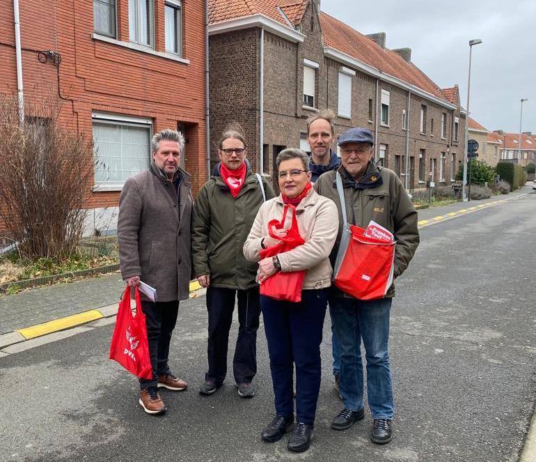 PVDA Mechelen op pad in de tuinwijk op de Tervuursesteenweg.