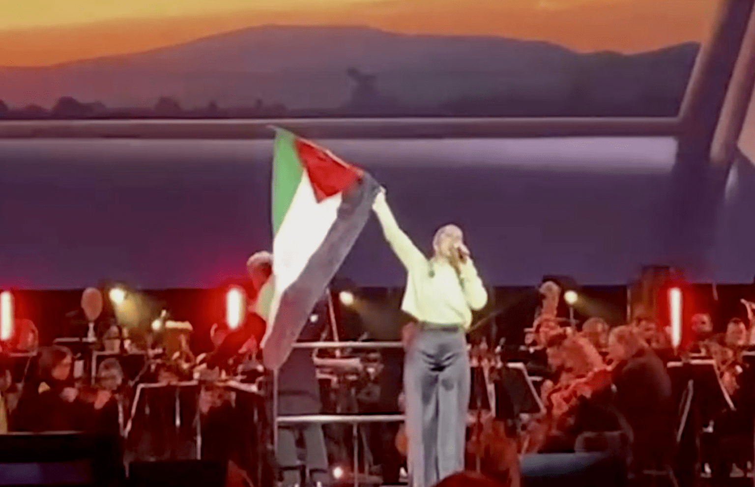 Laura Tesora met Palestijnse vlag
